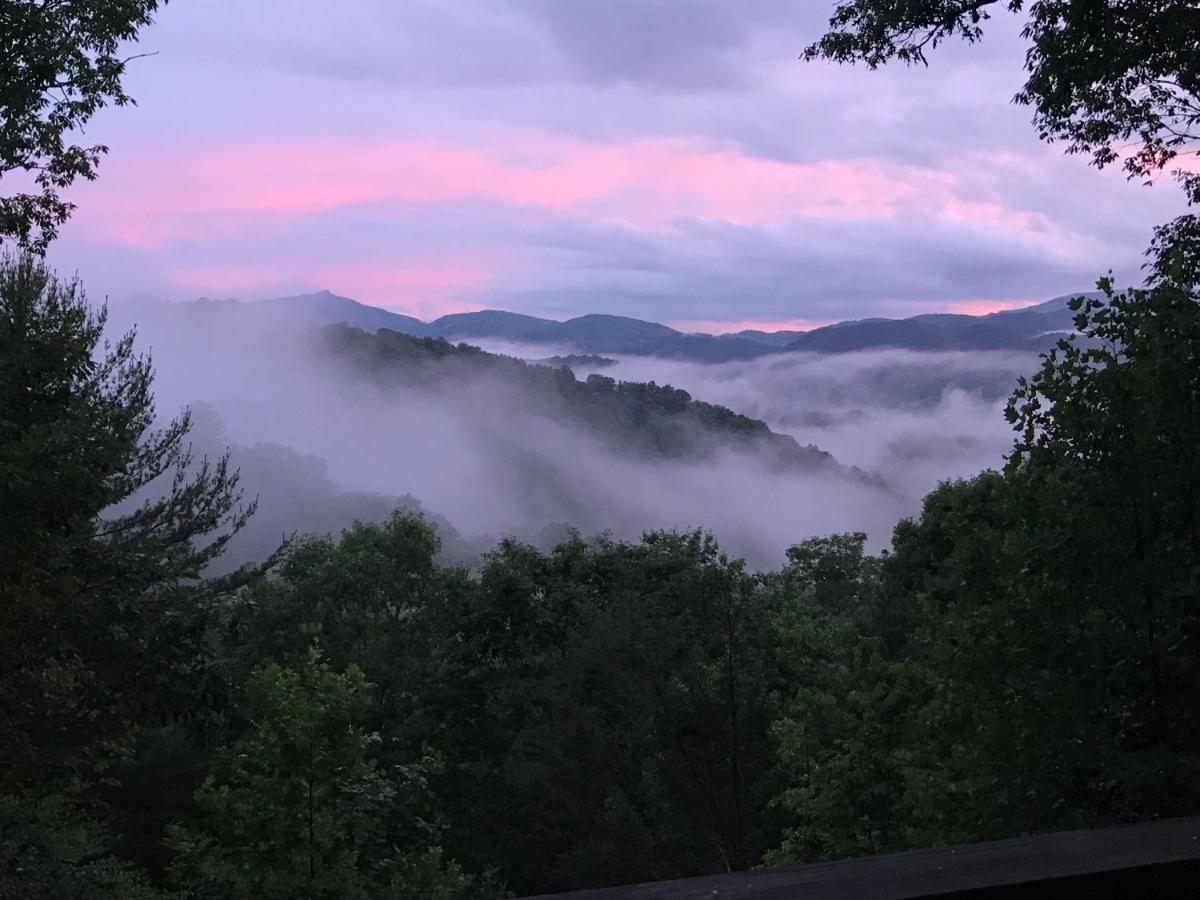 Lazy Bear Lodge Valle Crucis Exterior photo